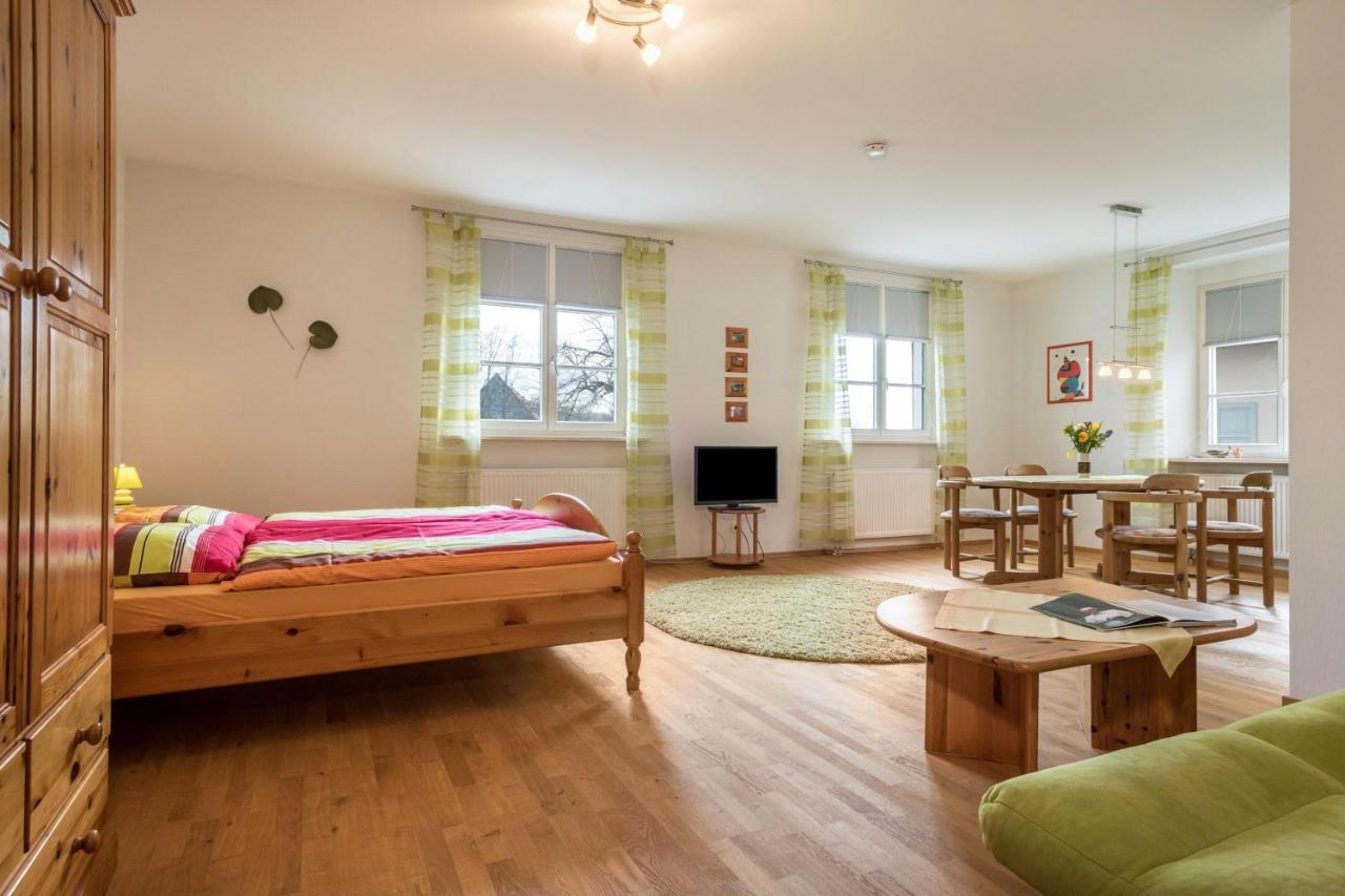 Ferienwohnung Am Schloss Heiligenborn Exterior foto